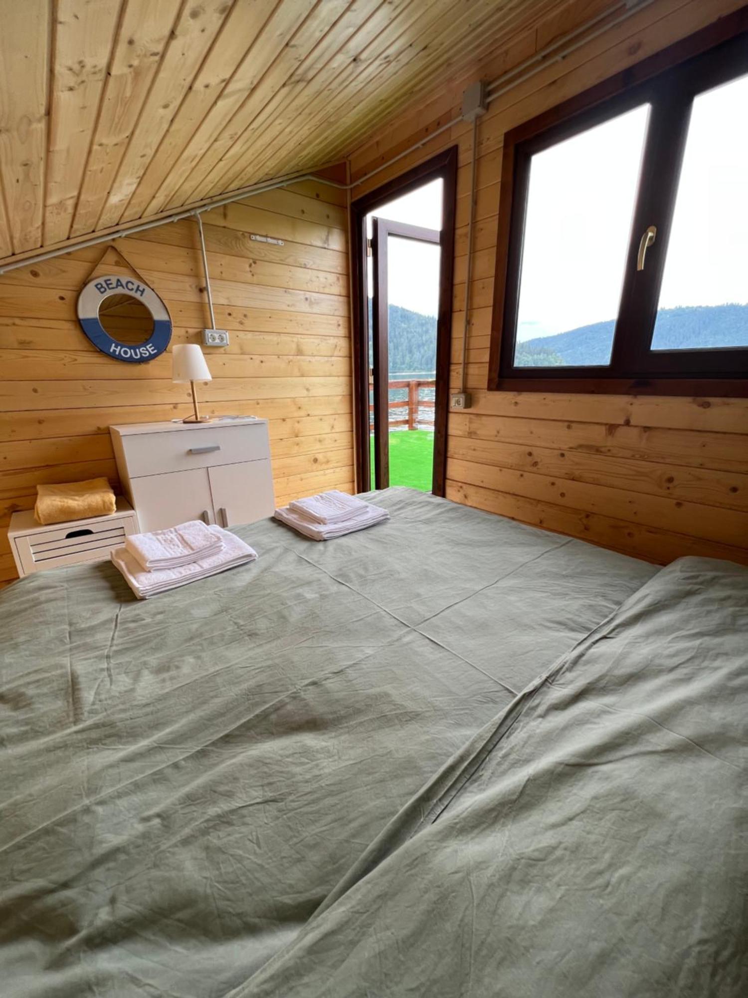 Holiday Bicaz Bungalows On The Lake Kültér fotó