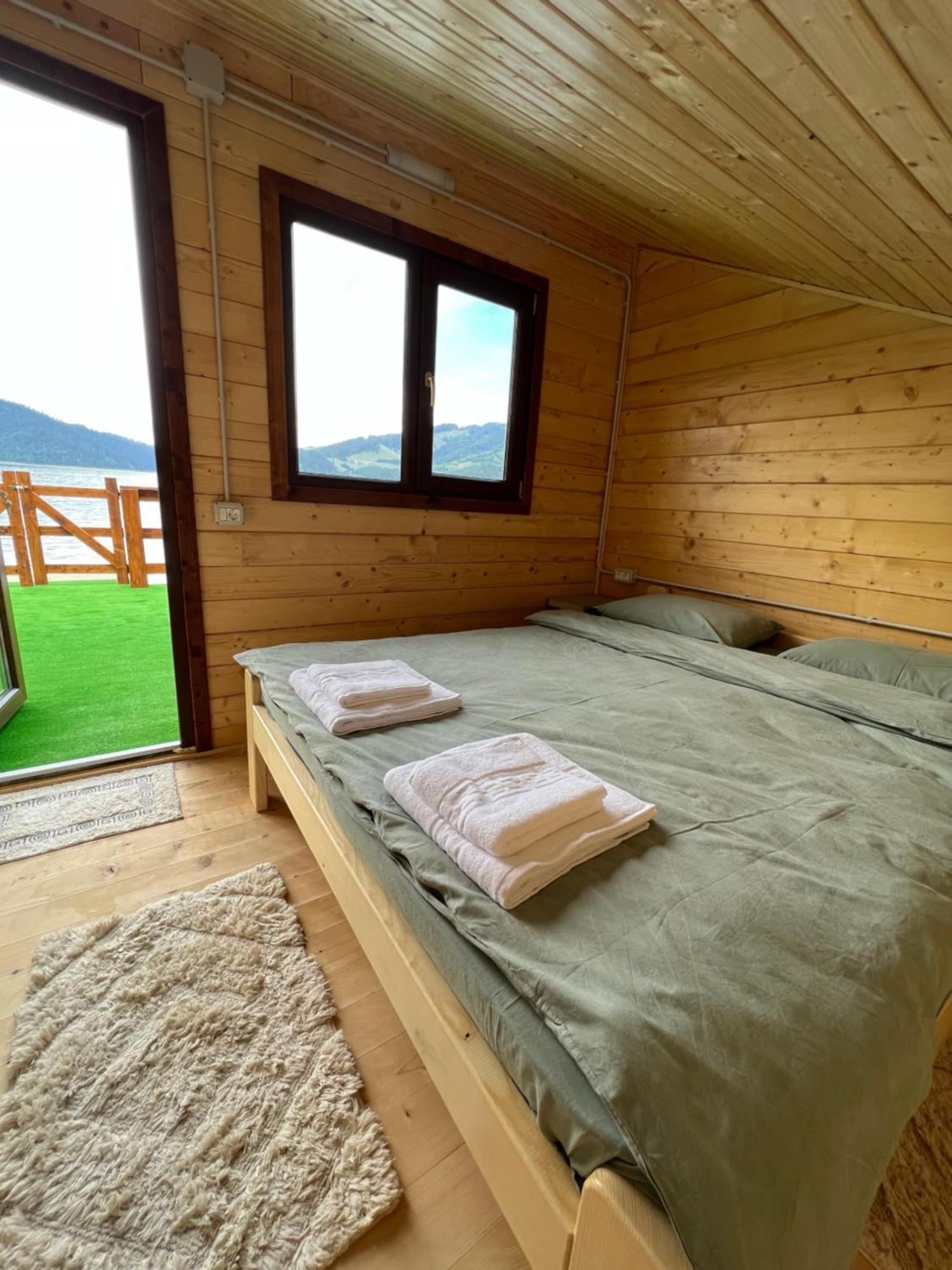 Holiday Bicaz Bungalows On The Lake Kültér fotó