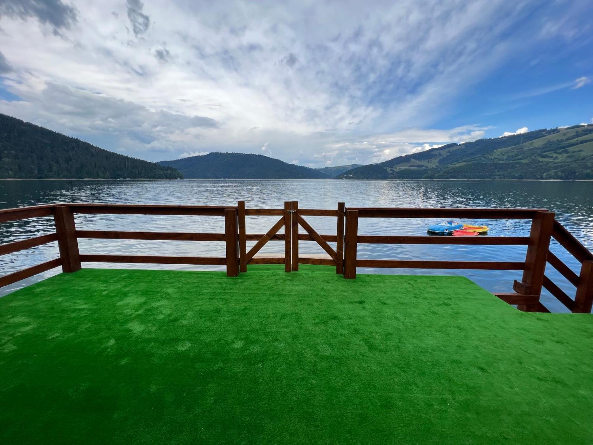 Holiday Bicaz Bungalows On The Lake Kültér fotó