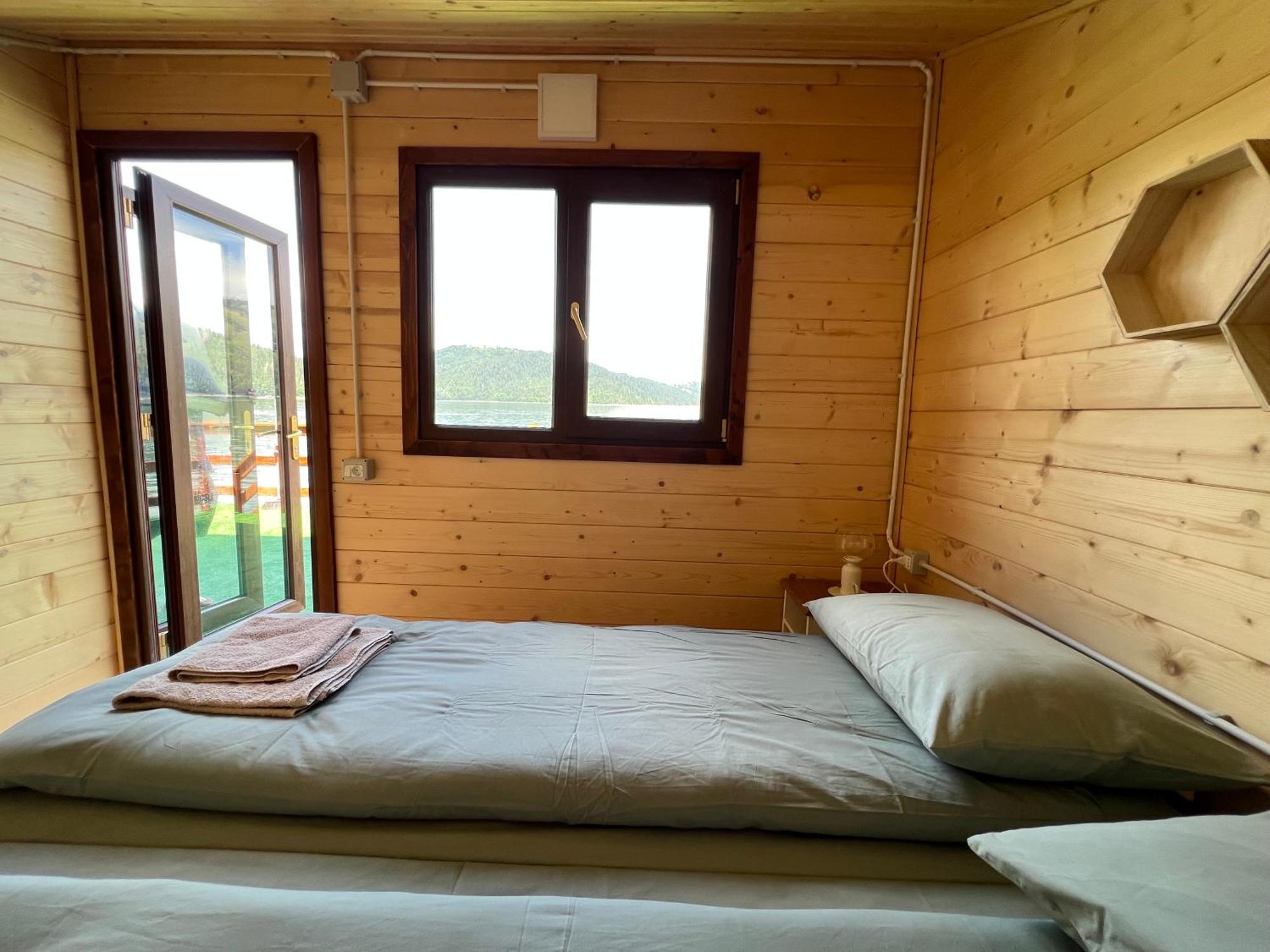 Holiday Bicaz Bungalows On The Lake Kültér fotó